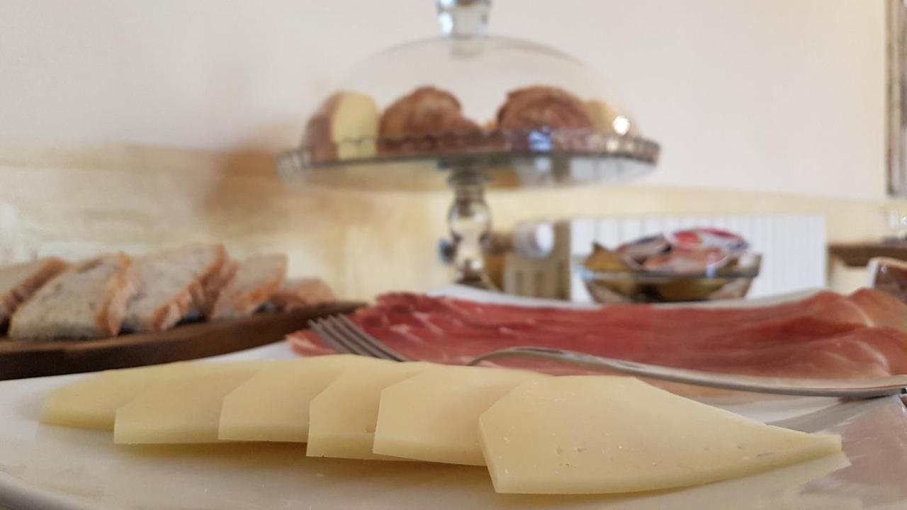 Adonis Hotell Castelvecchio Calvisio Eksteriør bilde